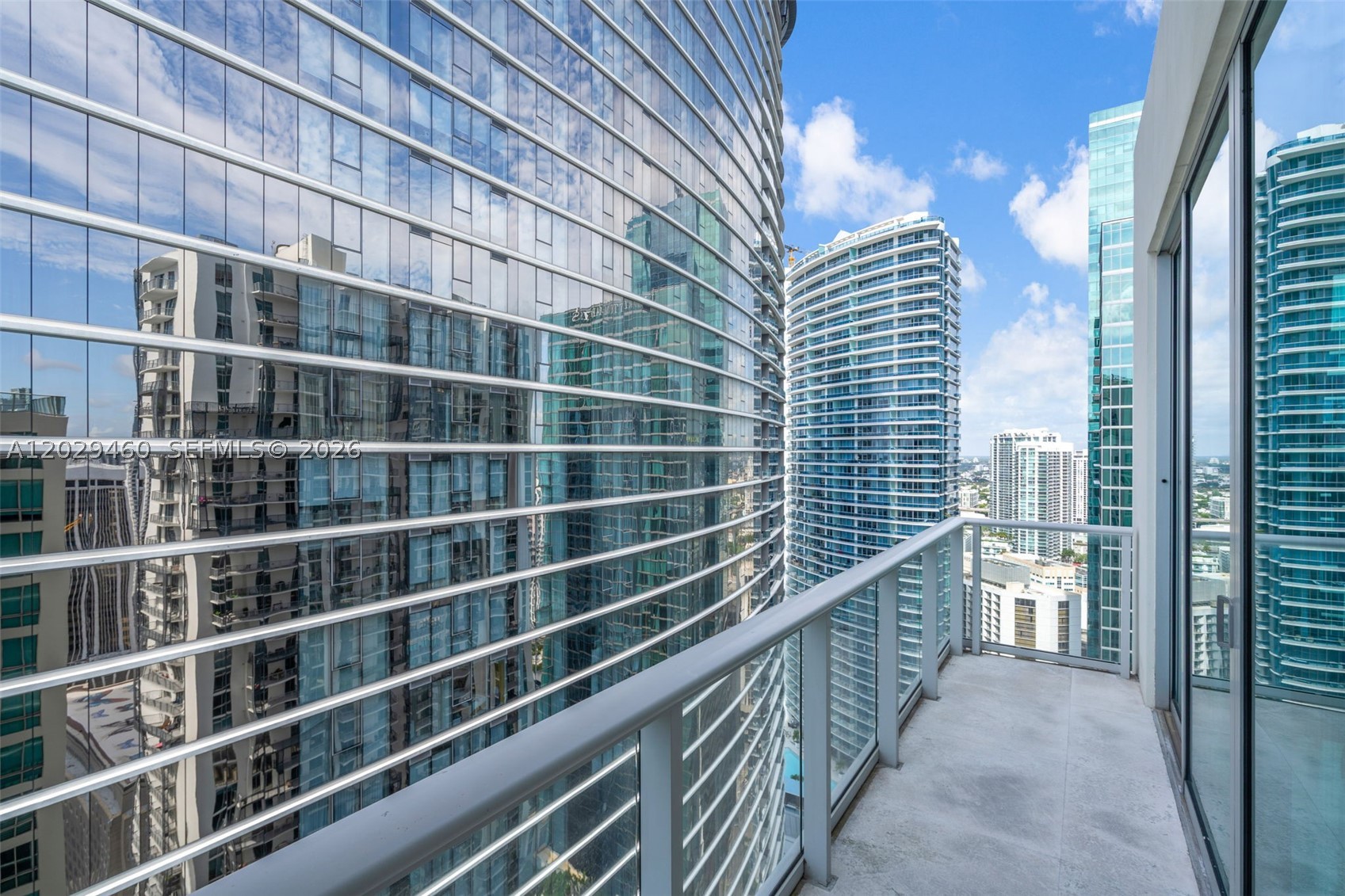 300 S Biscayne Blvd #T-3702, Miami FL 33131