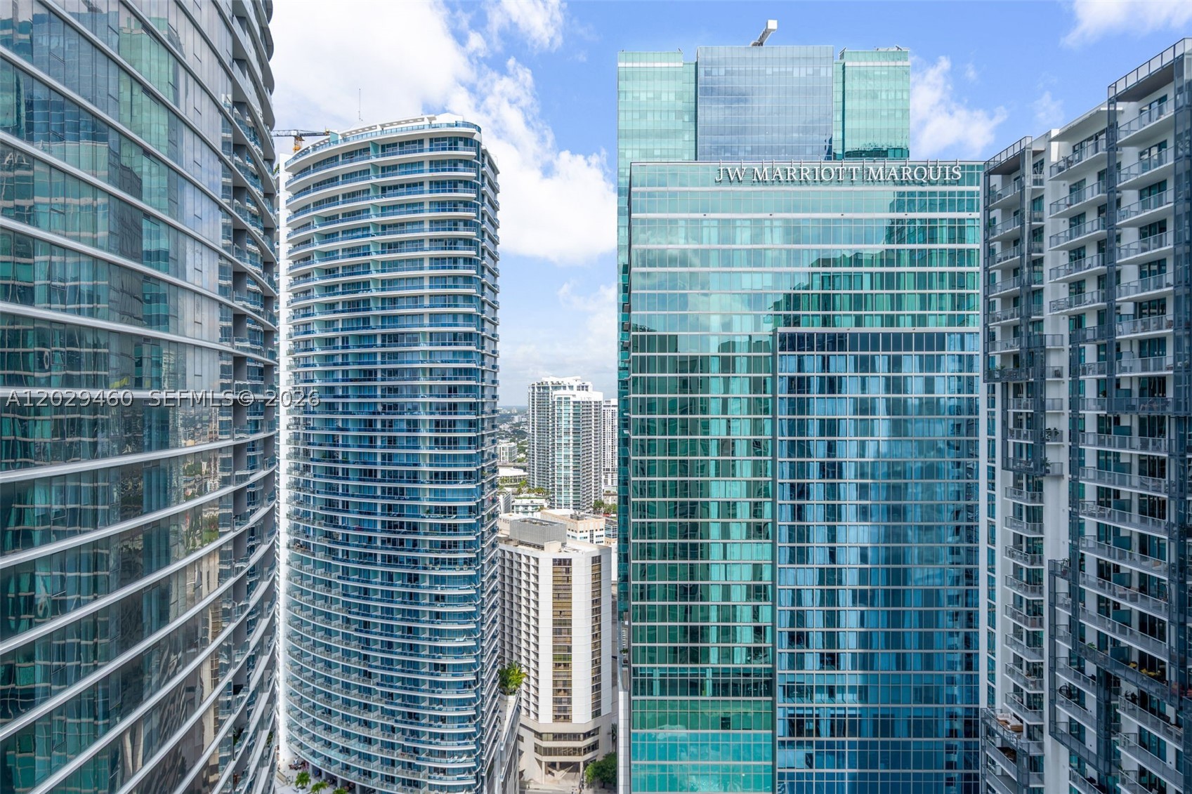 300 S Biscayne Blvd #T-3702, Miami FL 33131