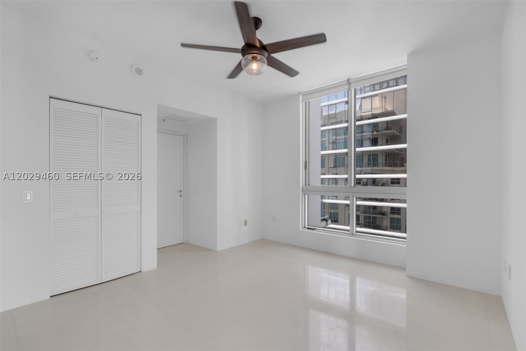 300 S Biscayne Blvd #T-3702, Miami FL 33131
