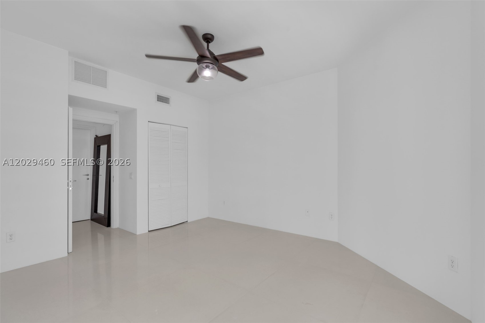 300 S Biscayne Blvd #T-3702, Miami FL 33131
