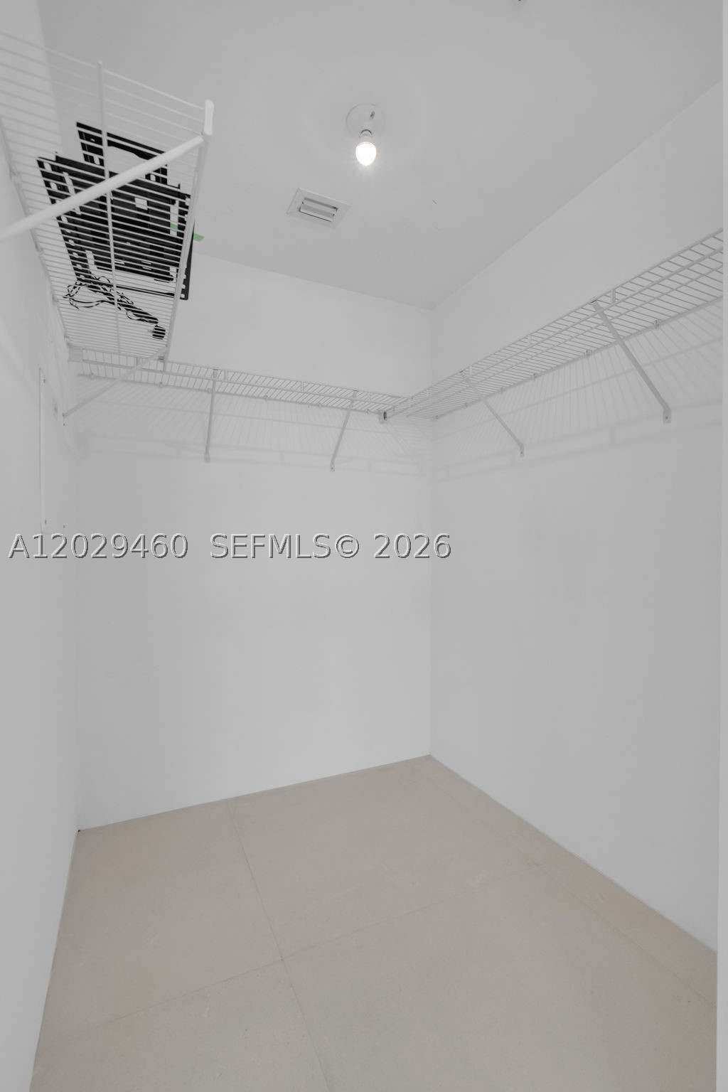 300 S Biscayne Blvd #T-3702, Miami FL 33131
