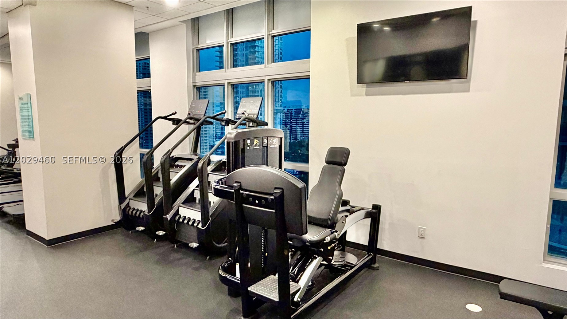 300 S Biscayne Blvd #T-3702, Miami FL 33131
