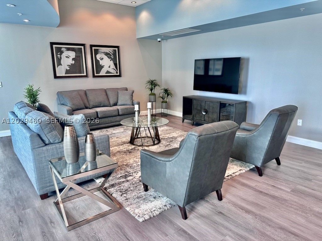 300 S Biscayne Blvd #T-3702, Miami FL 33131