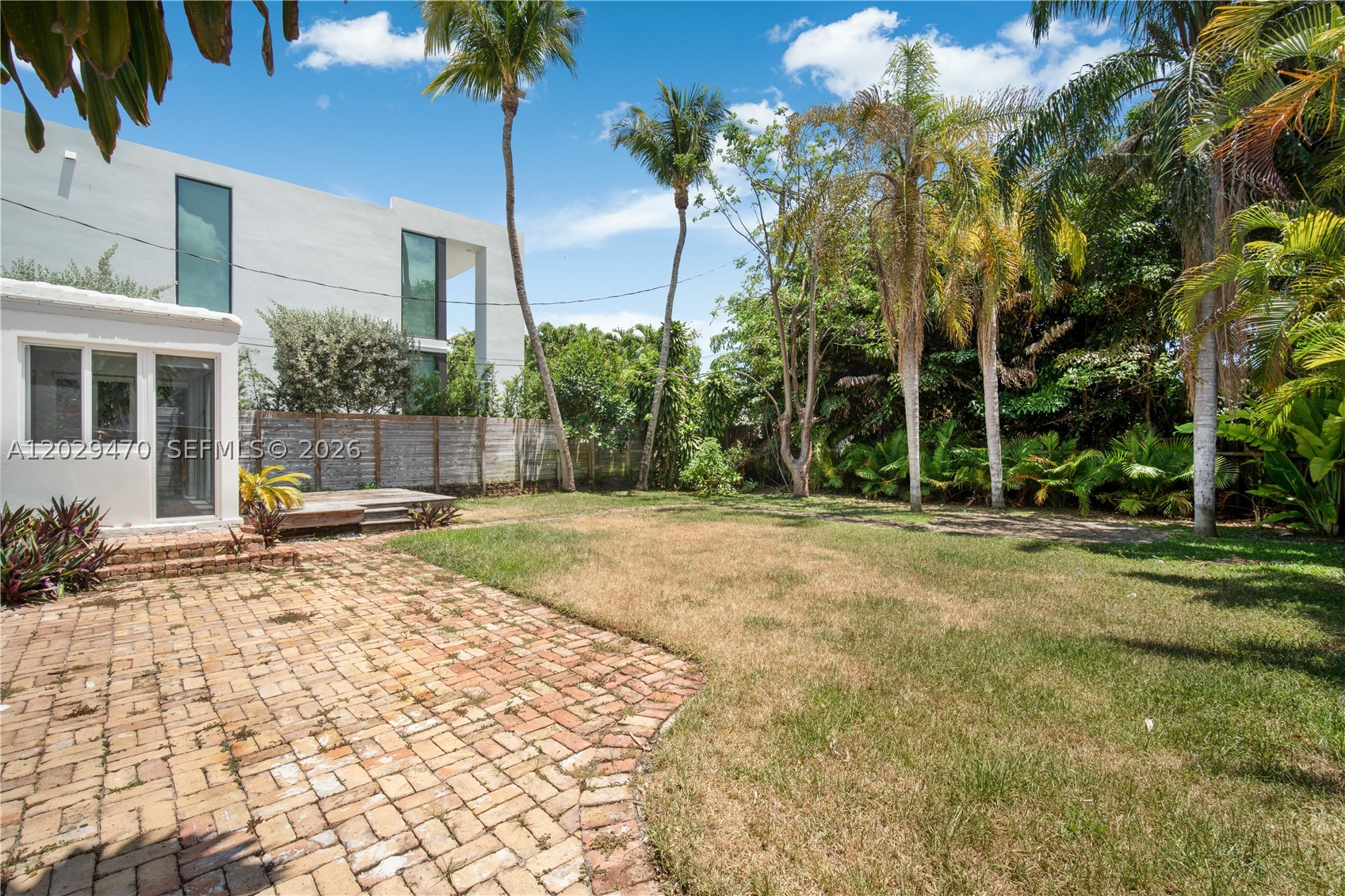 550 W 49th St #n/a, Miami Beach FL 33140