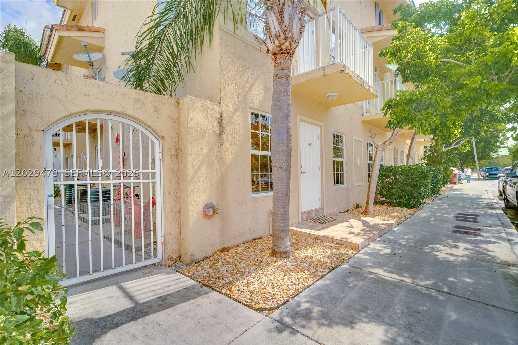 9 E 4th St #101, Hialeah FL 33010
