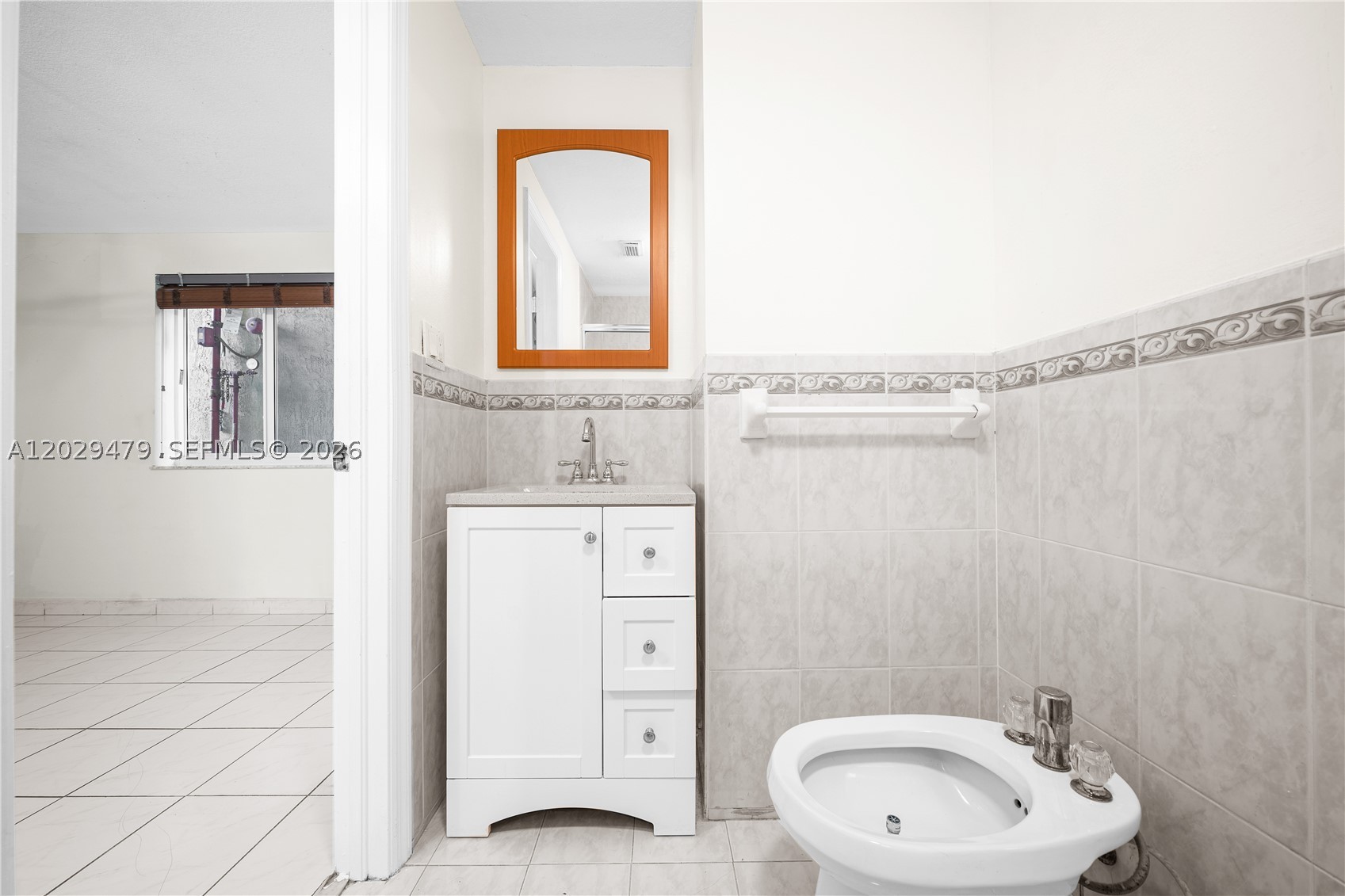 9 E 4th St #101, Hialeah FL 33010