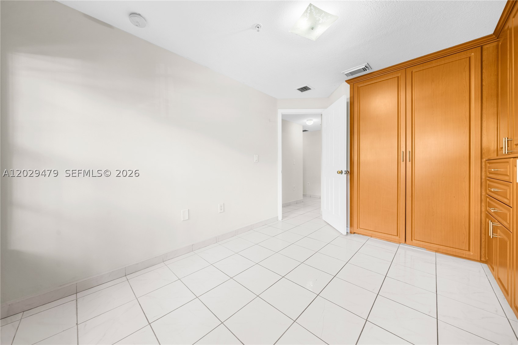 9 E 4th St #101, Hialeah FL 33010