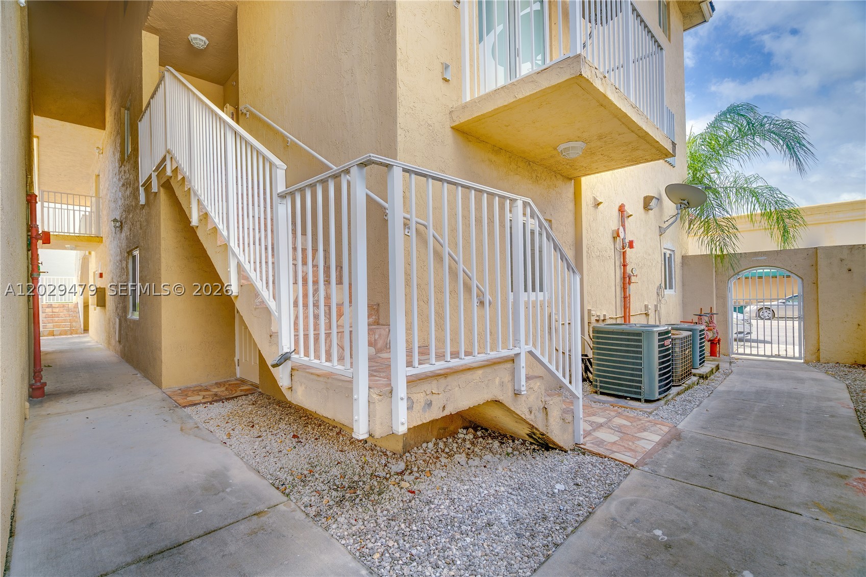 9 E 4th St #101, Hialeah FL 33010