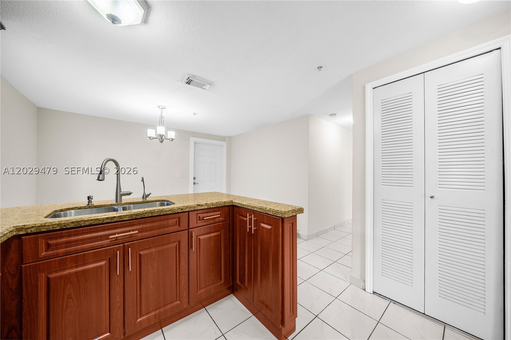 9 E 4th St #101, Hialeah FL 33010