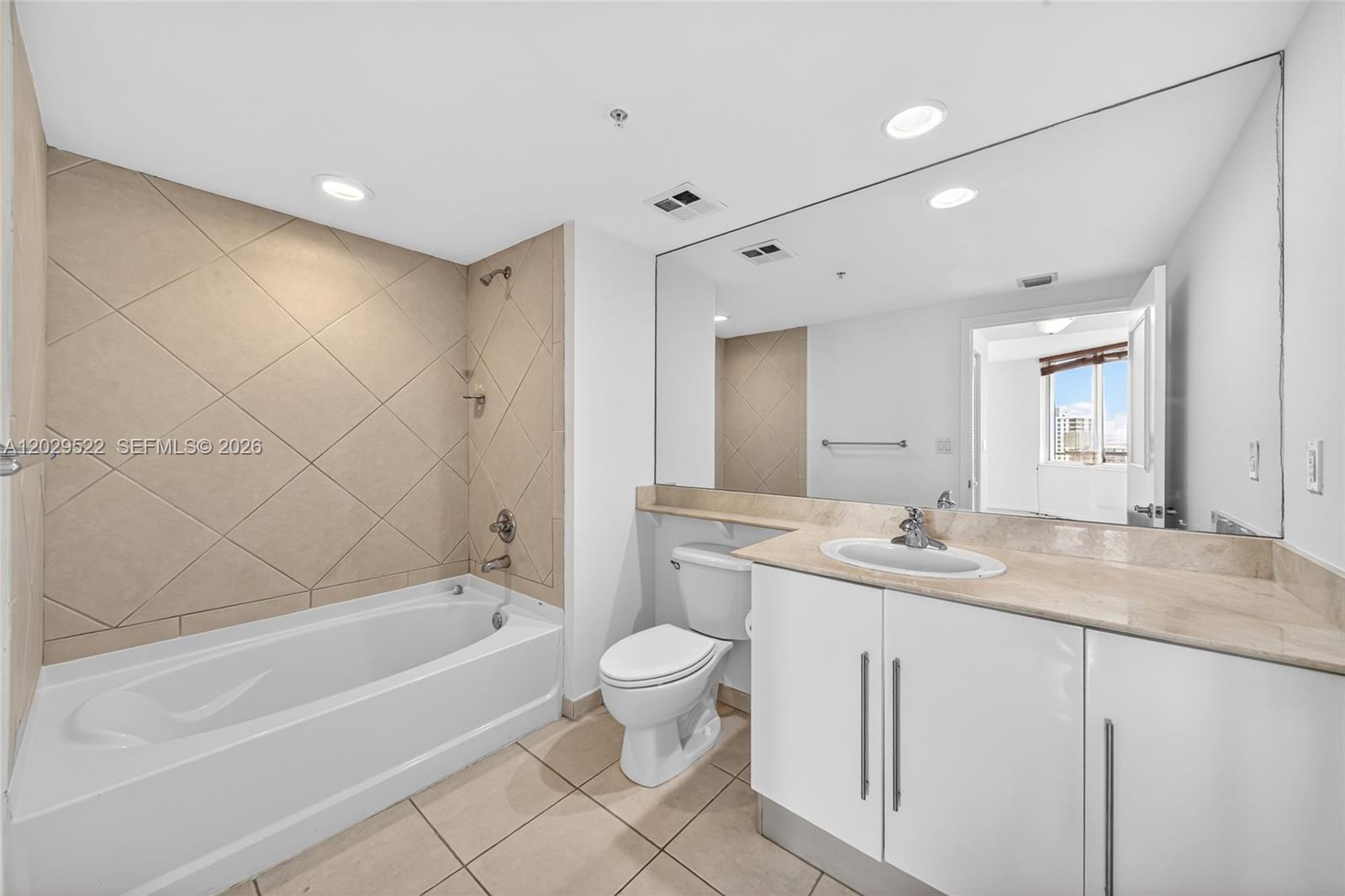 325 S Biscayne Blvd #2219, Miami FL 33131