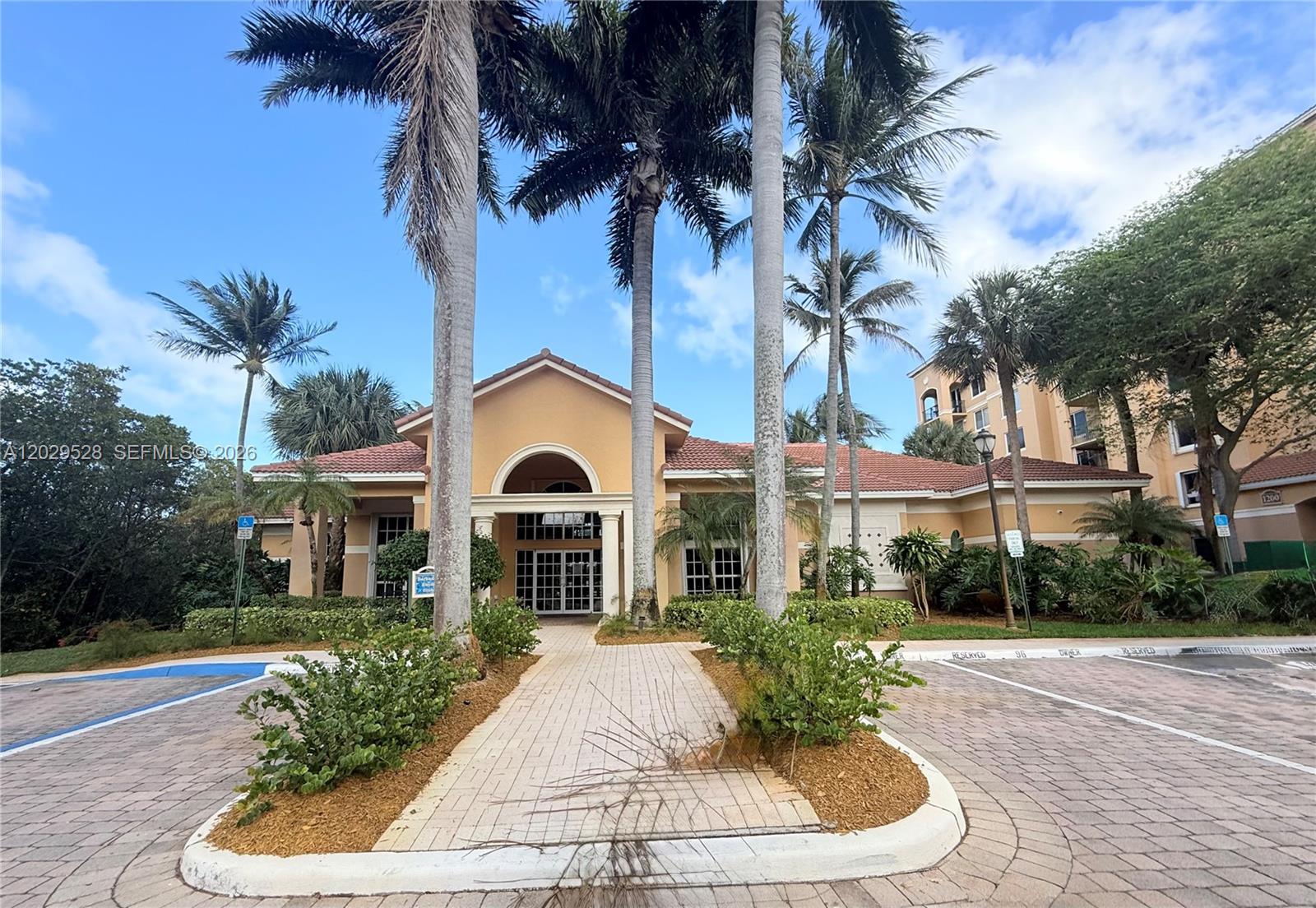 1000 Scotia Dr #101, Hypoluxo FL 33462