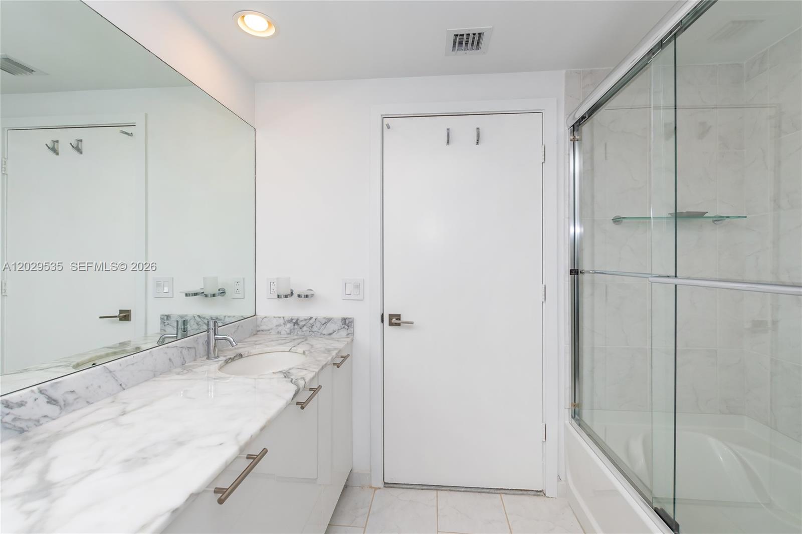 951 Brickell Ave #3210, Miami FL 33131