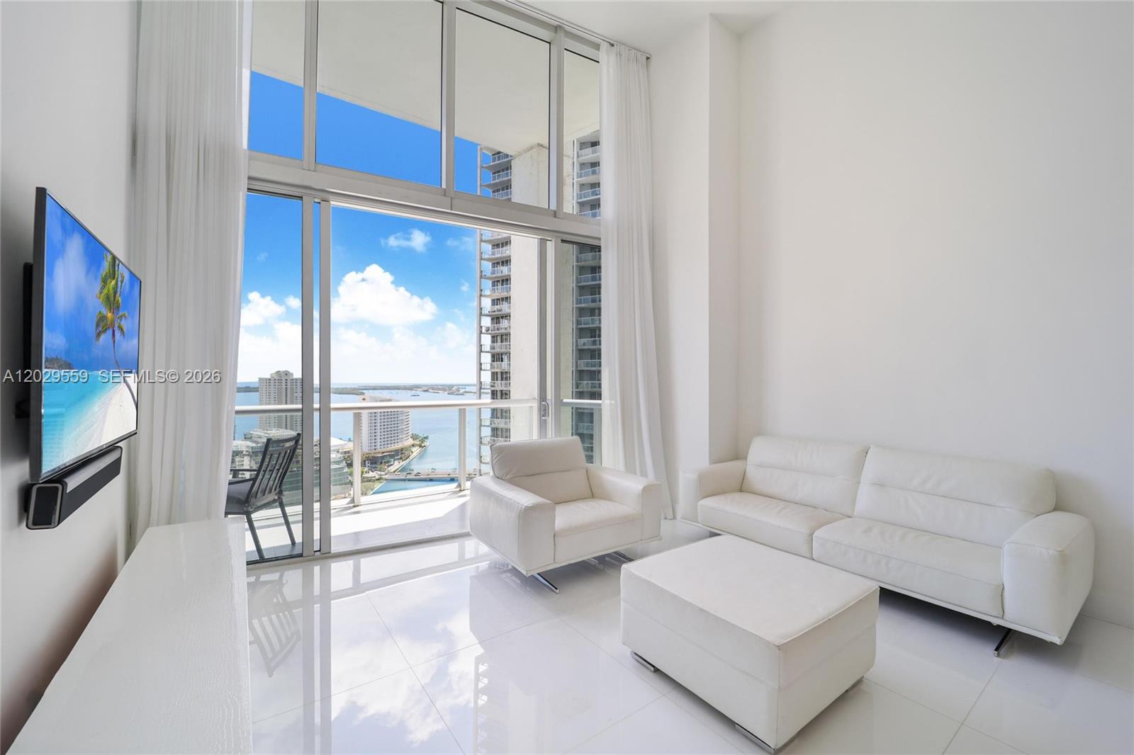 475 Brickell Ave #2807, Miami FL 33131