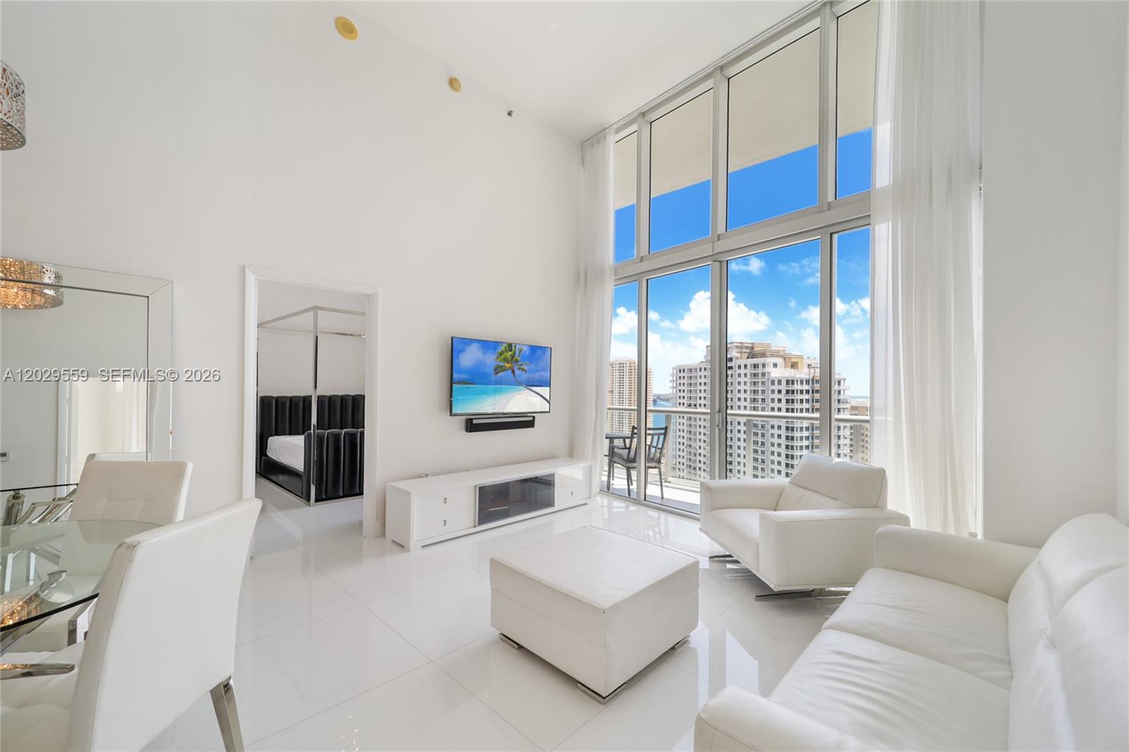 475 Brickell Ave #2807, Miami FL 33131