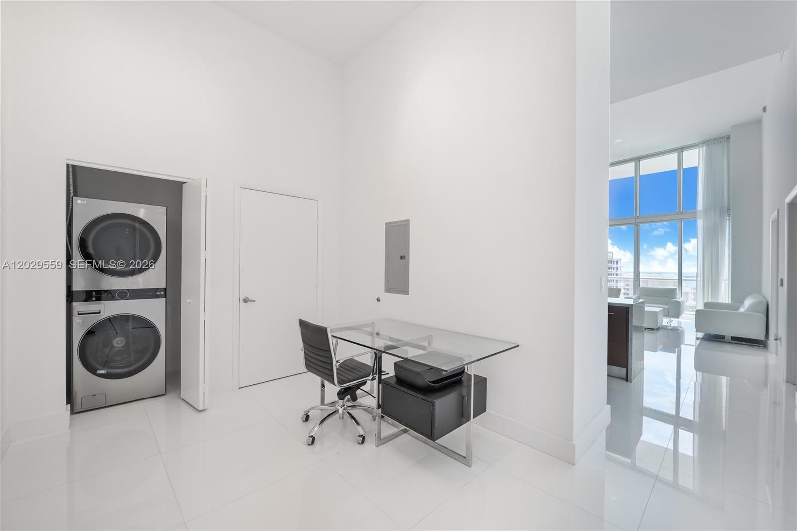 475 Brickell Ave #2807, Miami FL 33131