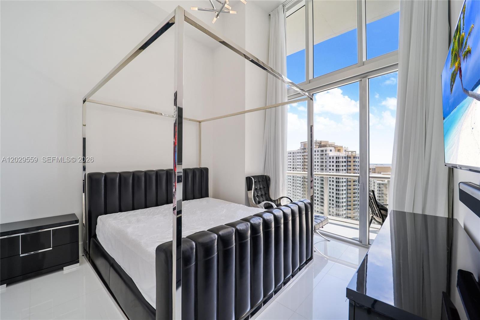 475 Brickell Ave #2807, Miami FL 33131