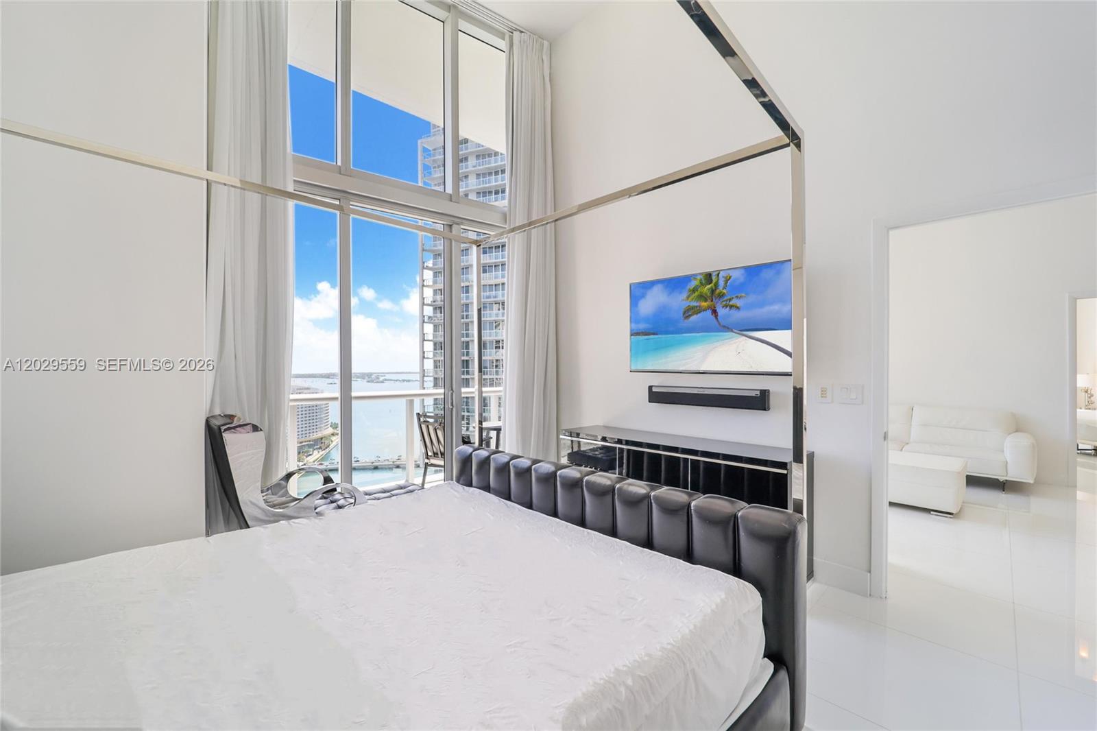 475 Brickell Ave #2807, Miami FL 33131