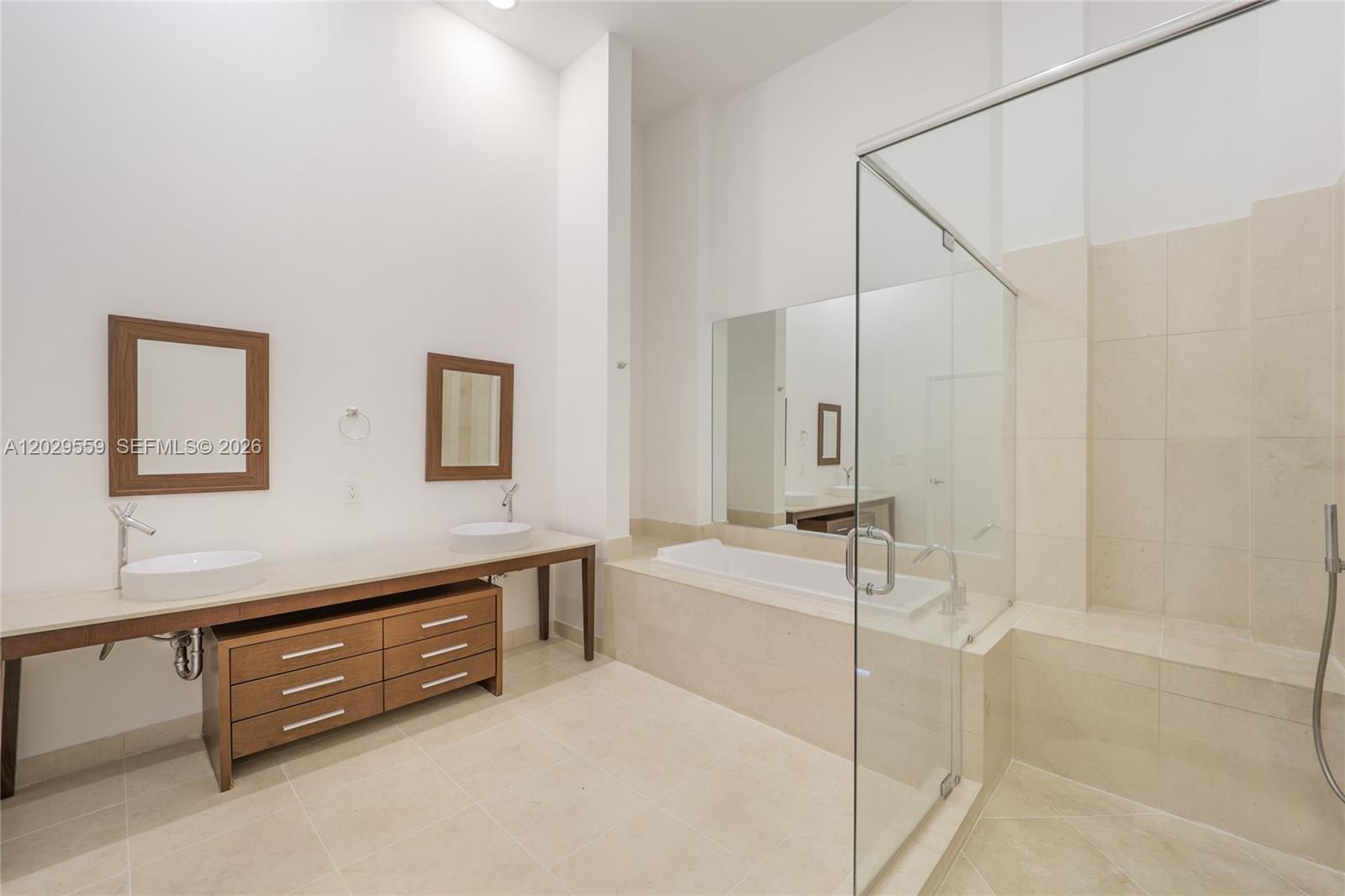 475 Brickell Ave #2807, Miami FL 33131