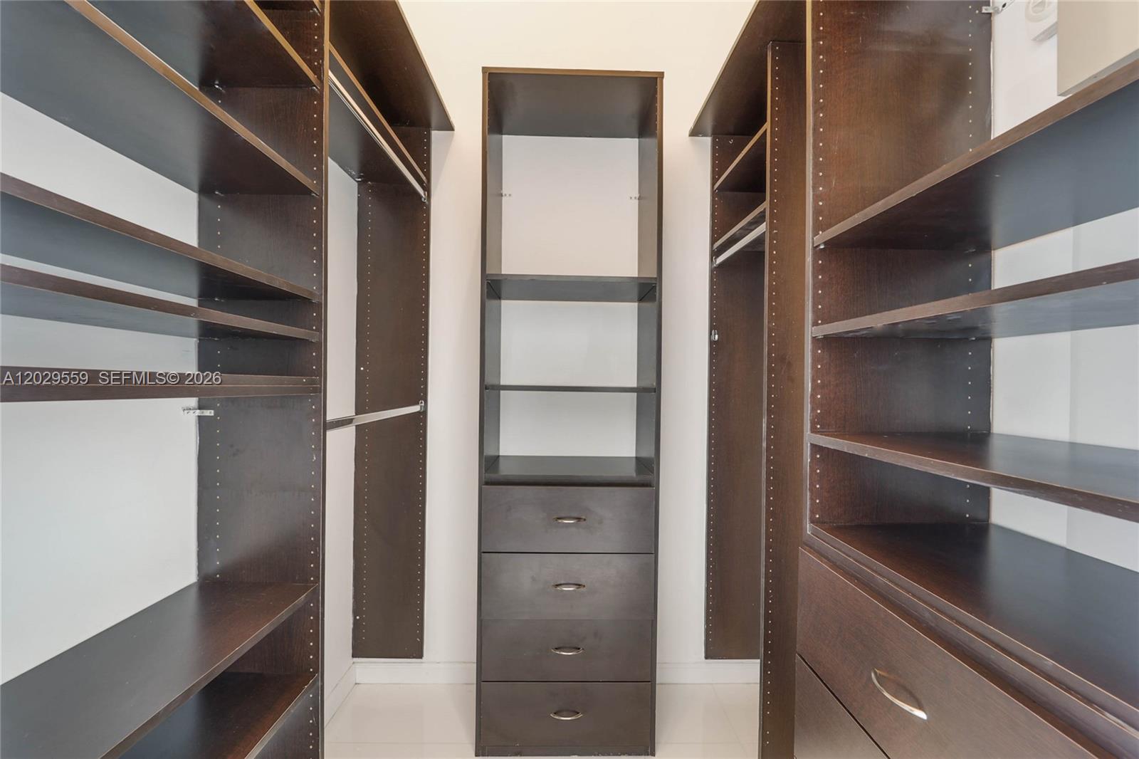 475 Brickell Ave #2807, Miami FL 33131