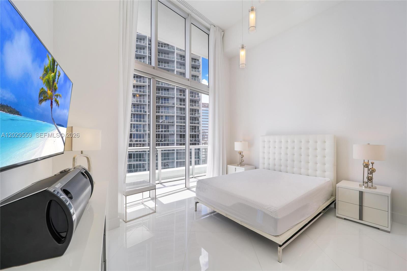 475 Brickell Ave #2807, Miami FL 33131