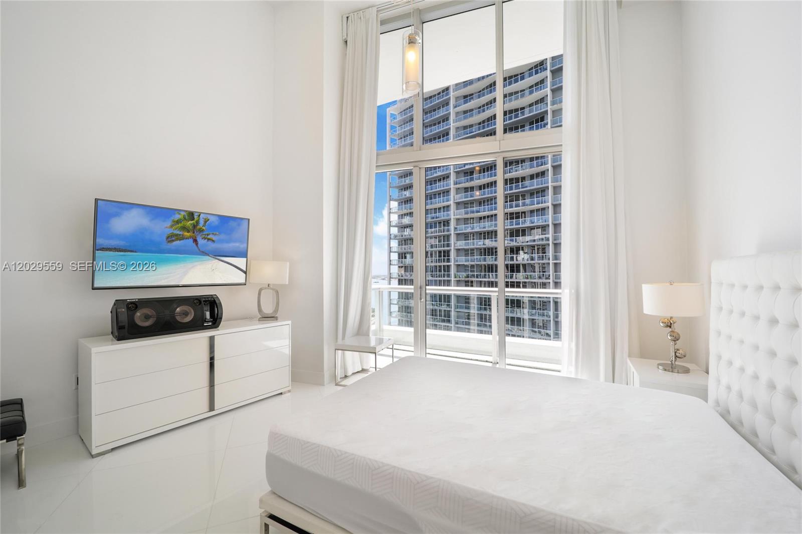 475 Brickell Ave #2807, Miami FL 33131