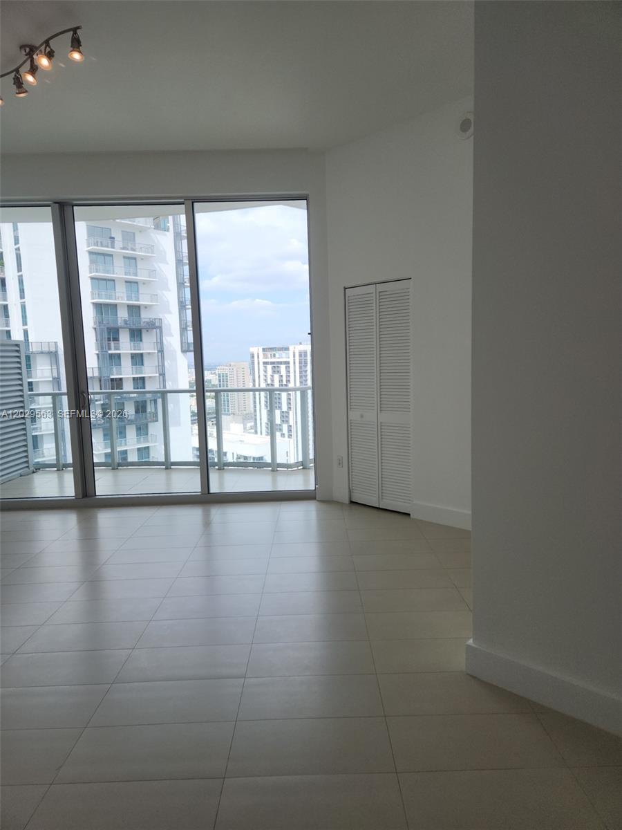 300 S Biscayne Blvd #PH-3807, Miami FL 33131