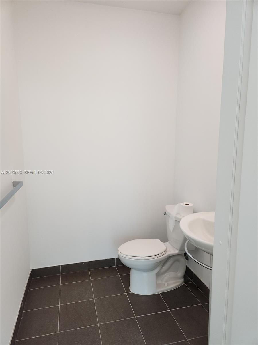300 S Biscayne Blvd #PH-3807, Miami FL 33131
