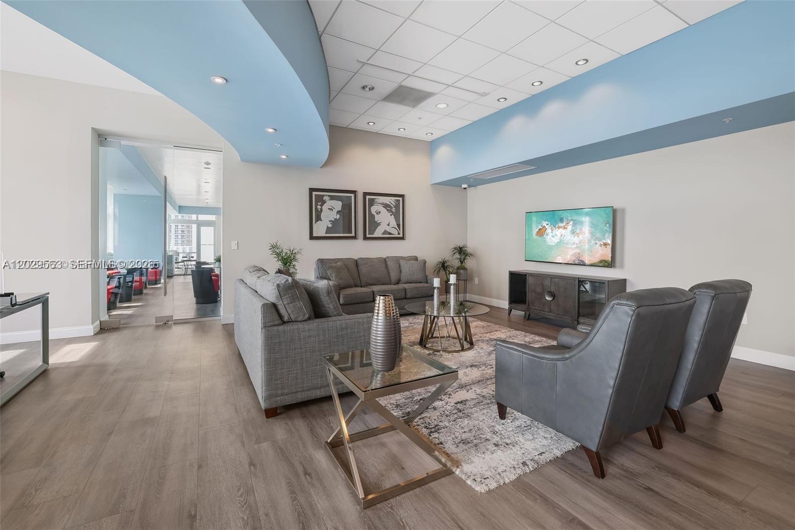 300 S Biscayne Blvd #PH-3807, Miami FL 33131