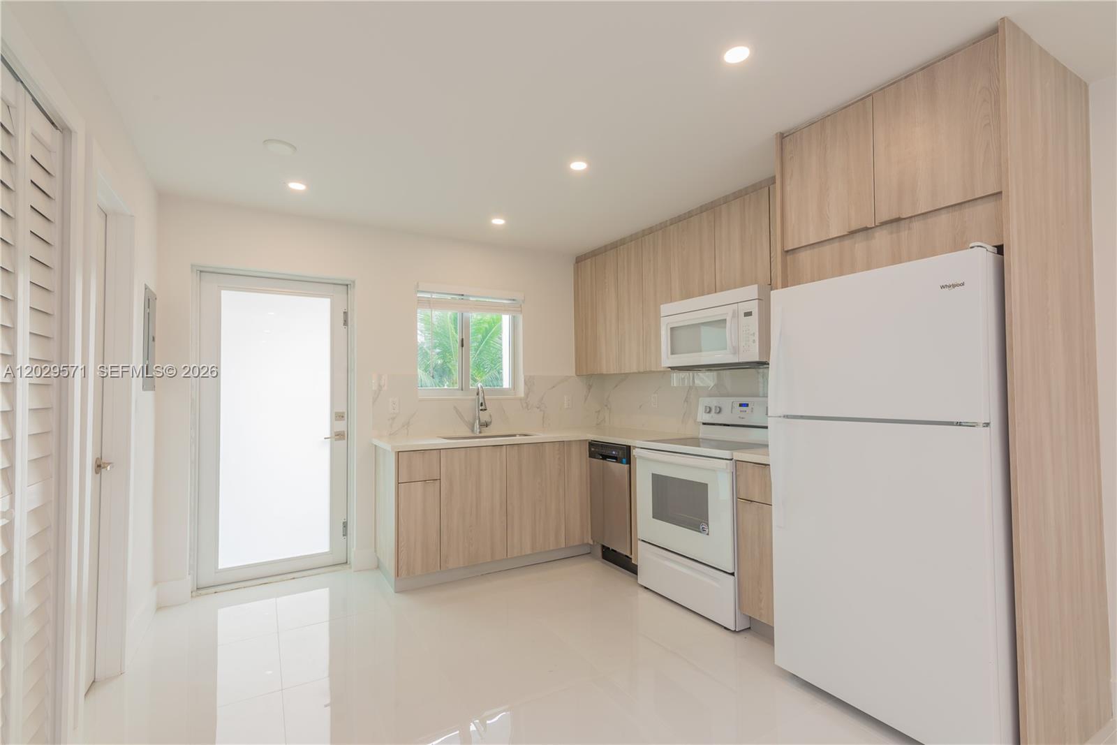3755 NE 167th St #6, North Miami Beach FL 33160