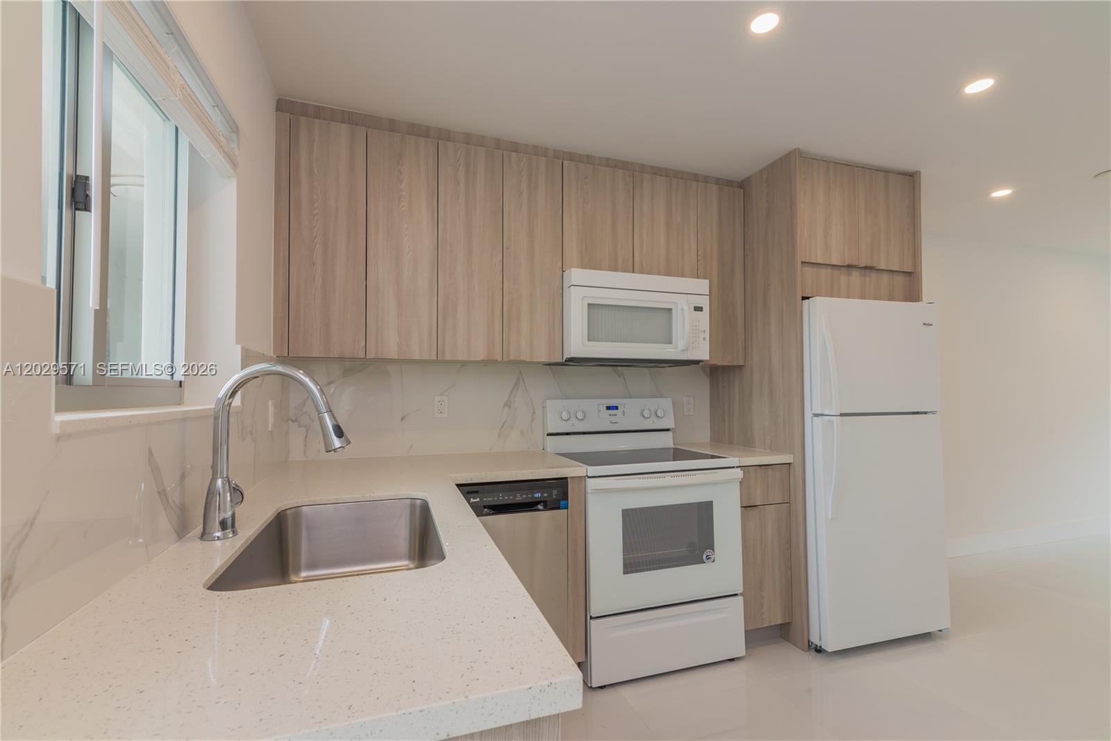 3755 NE 167th St #6, North Miami Beach FL 33160