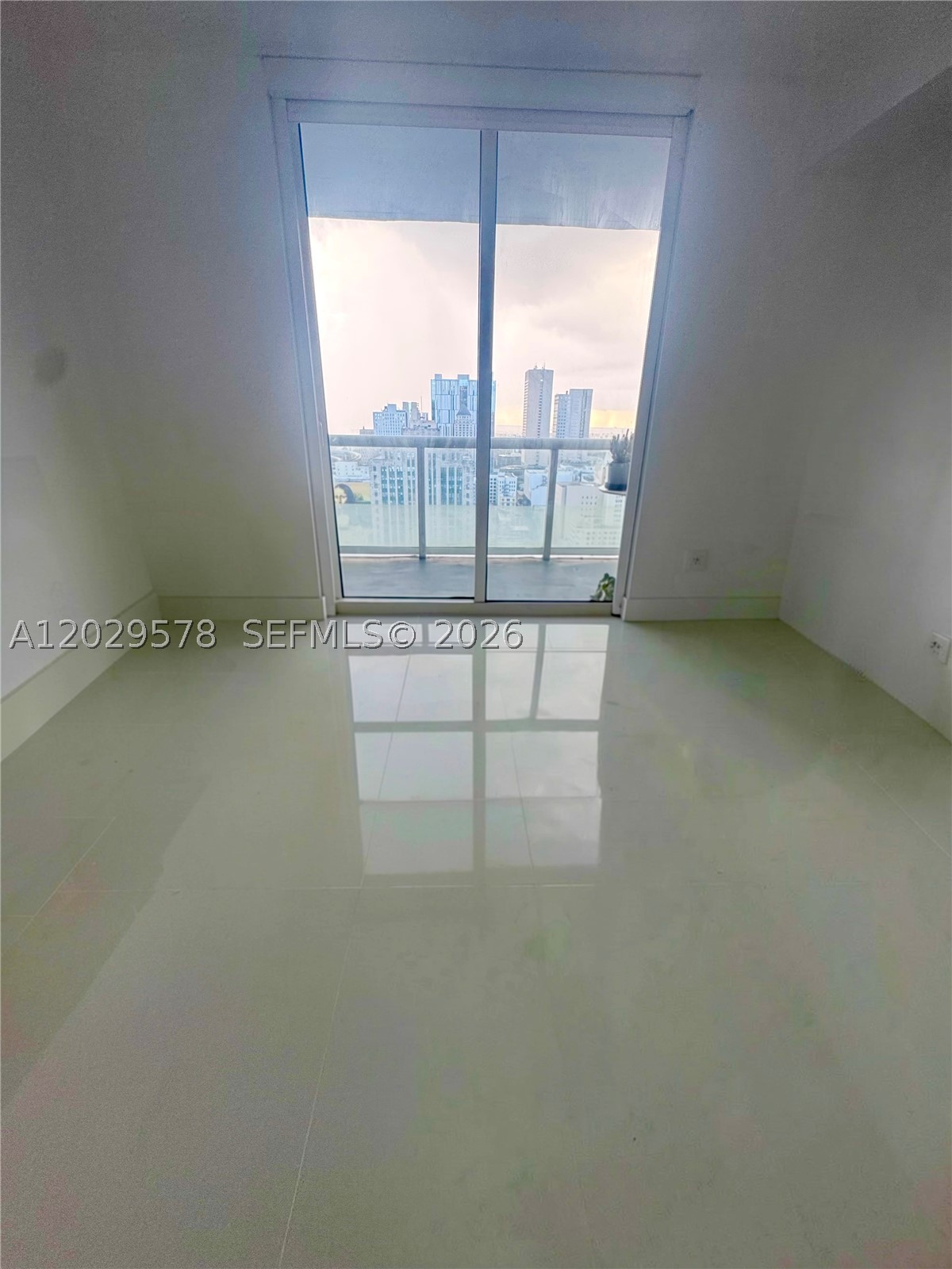 50 Biscayne Blvd #2707, Miami FL 33132