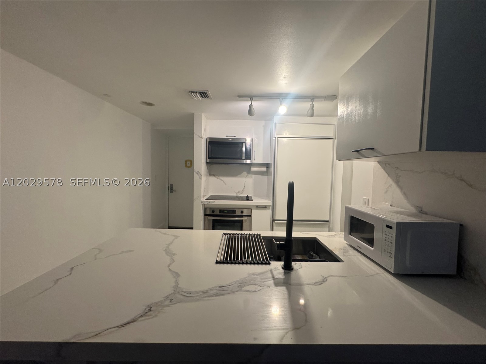 50 Biscayne Blvd #2707, Miami FL 33132