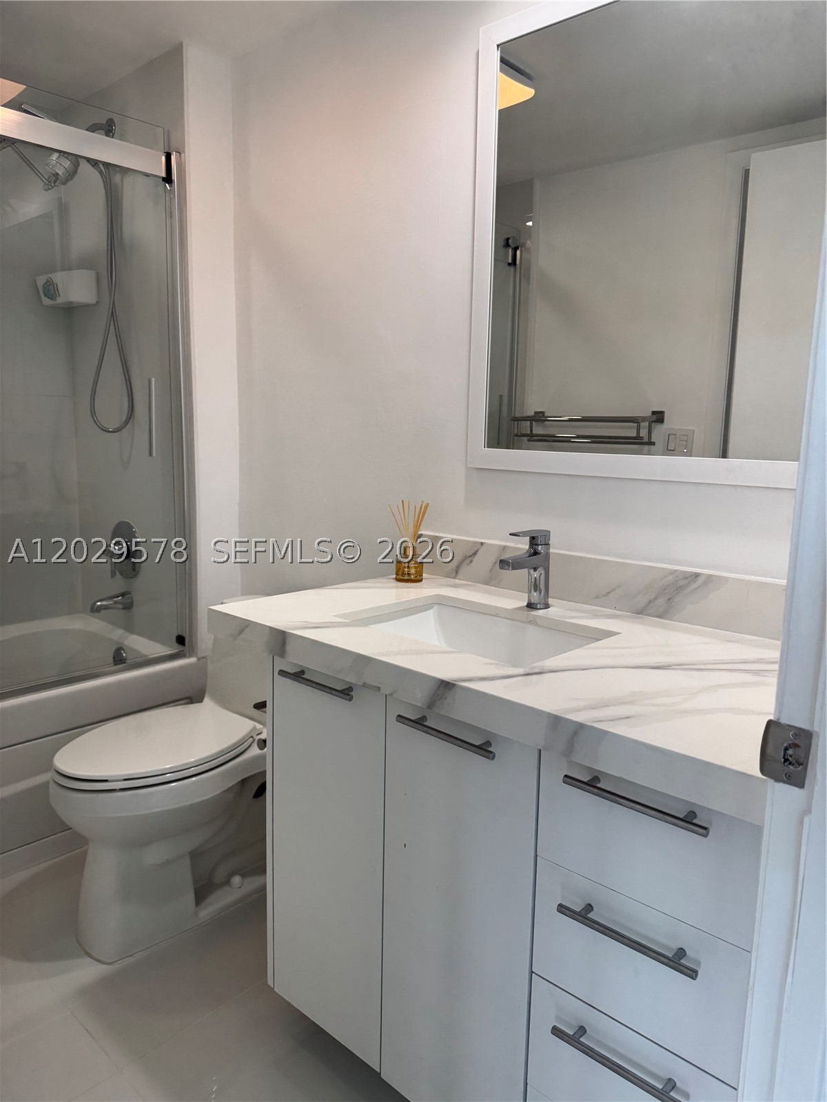 50 Biscayne Blvd #2707, Miami FL 33132