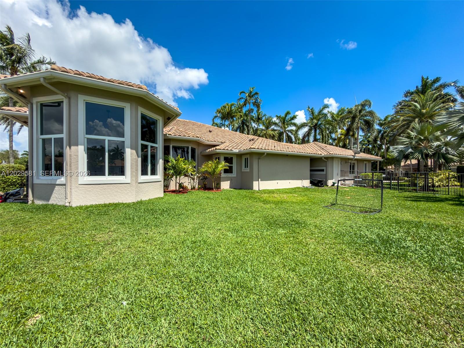 2458 Provence Ct, Weston FL 33327