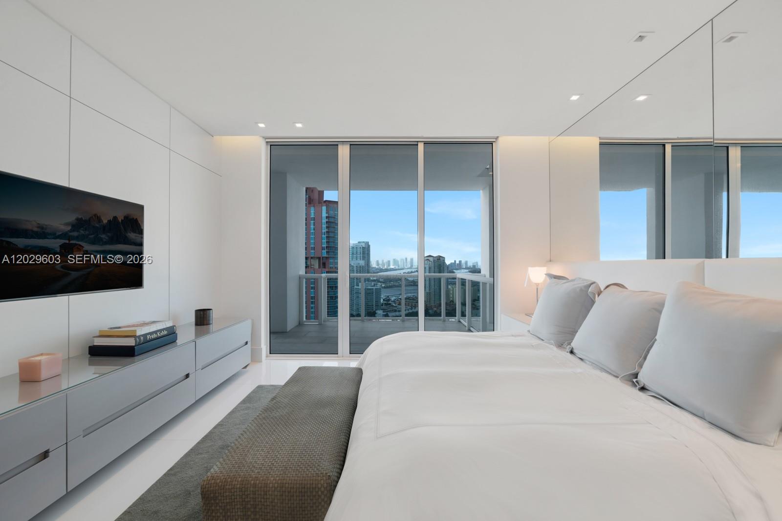 50 S Pointe Dr #2903, Miami Beach FL 33139