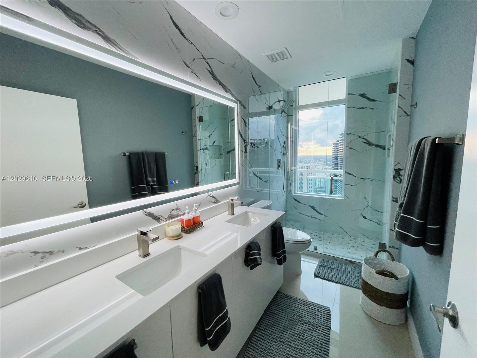 950 Brickell Bay Dr #4400, Miami FL 33131