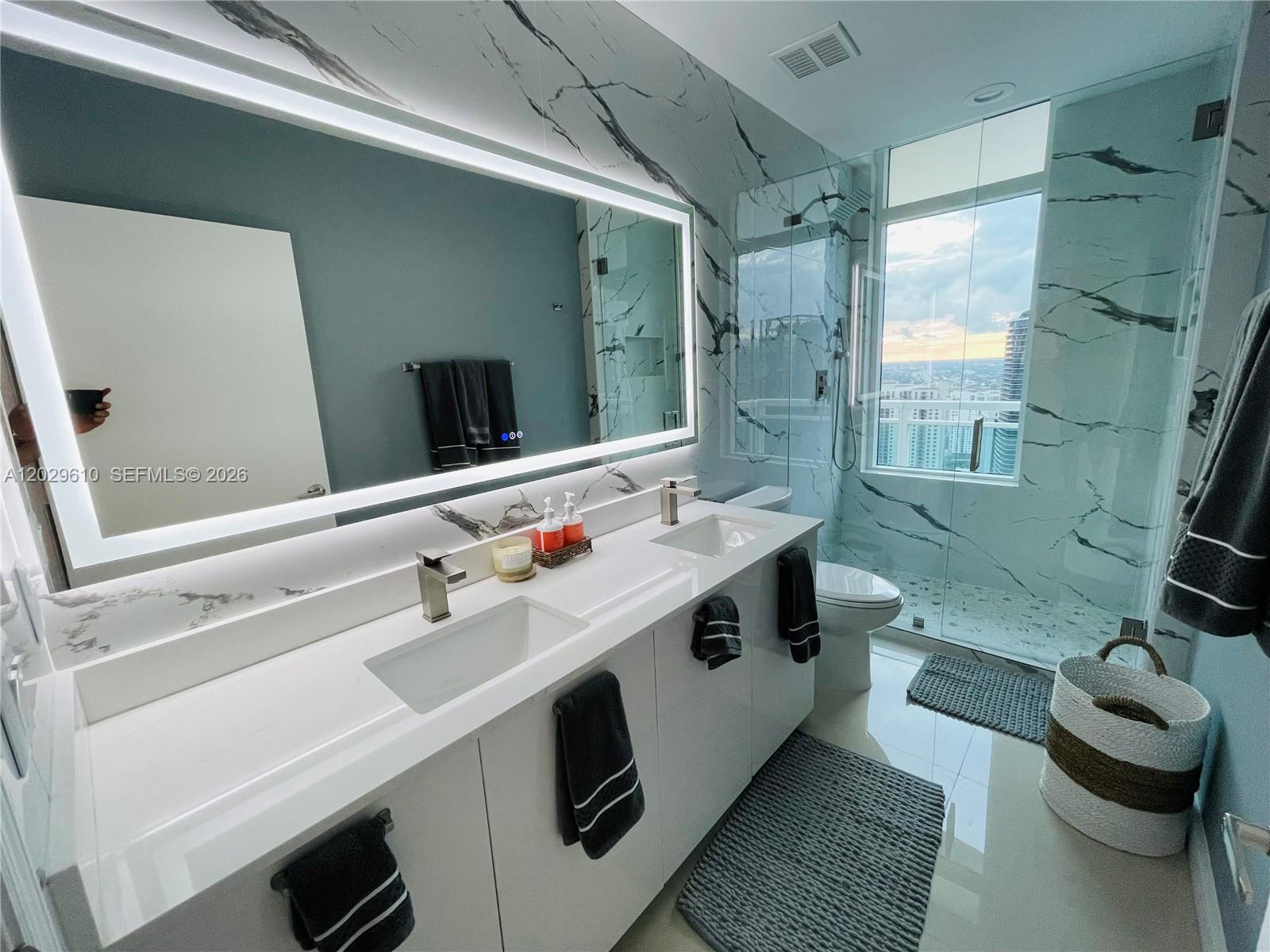 950 Brickell Bay Dr #4400, Miami FL 33131