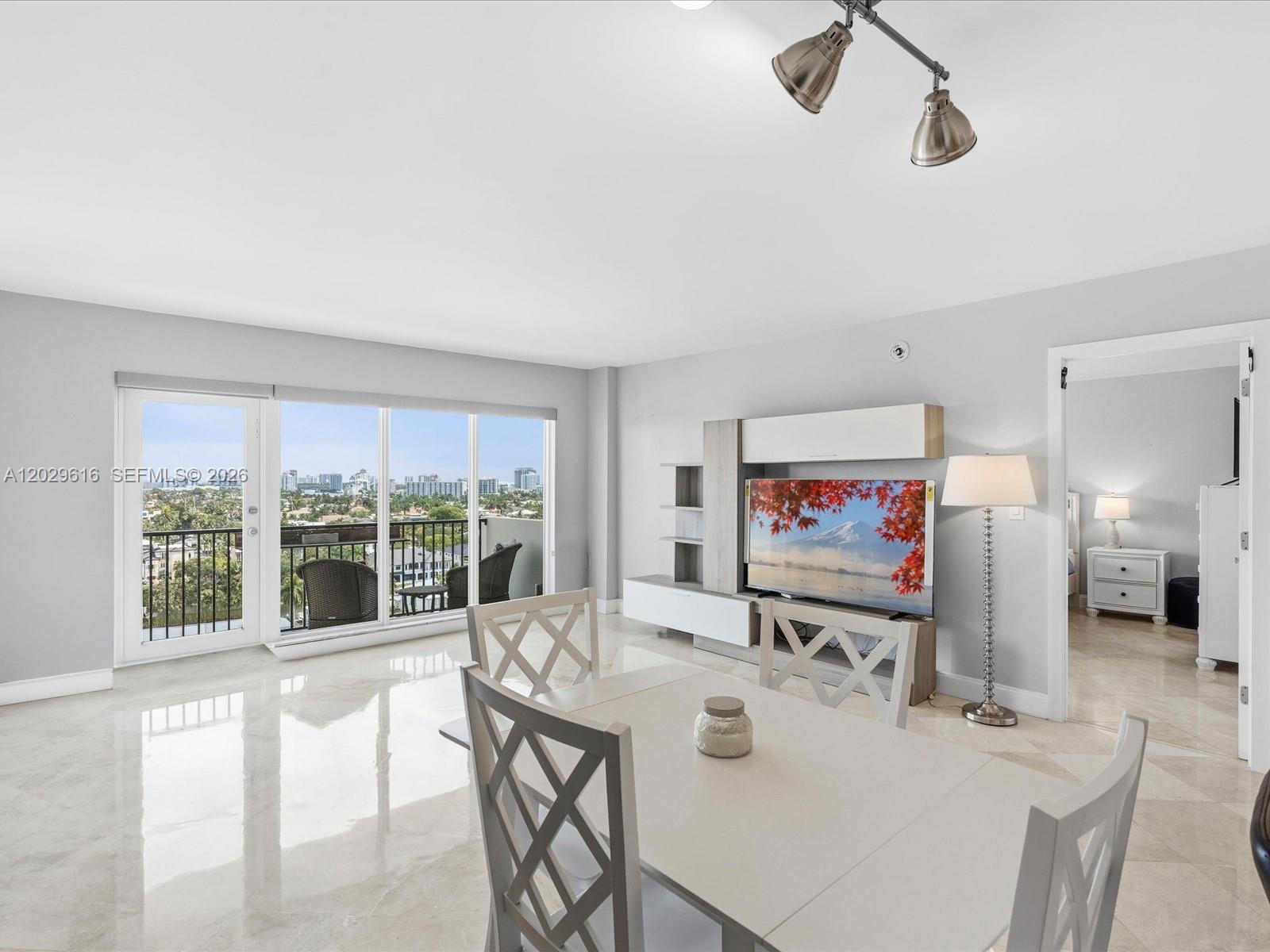 340 Sunset Dr #1407, Fort Lauderdale FL 33301