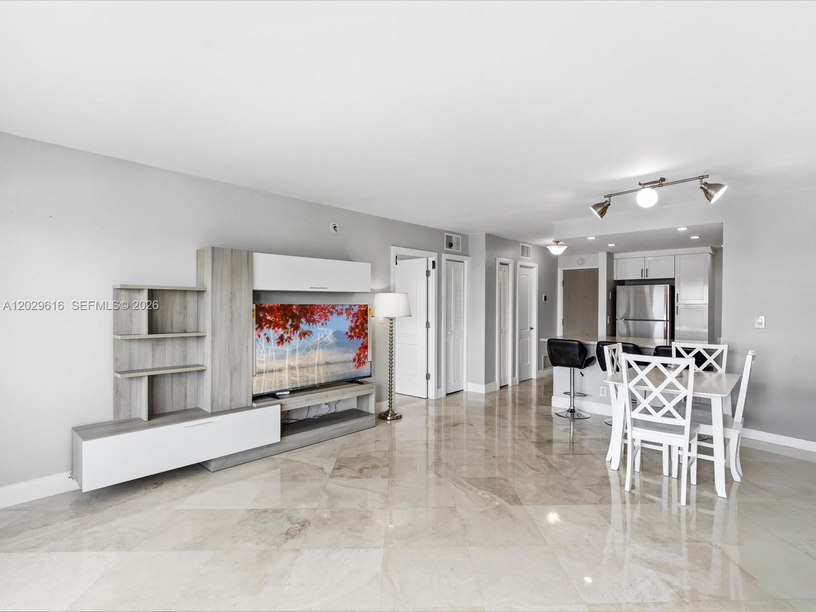 340 Sunset Dr #1407, Fort Lauderdale FL 33301