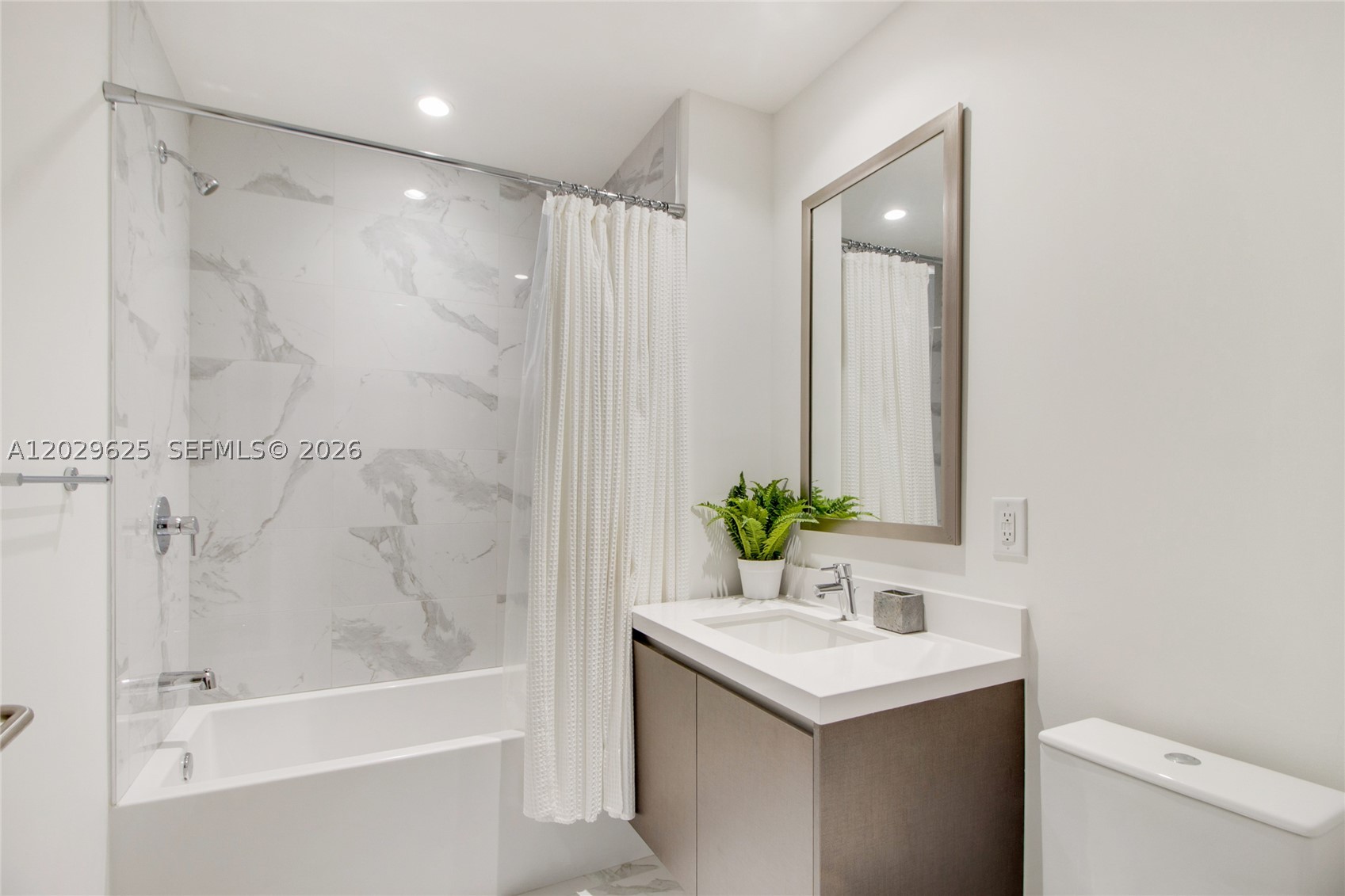 851 NE 1st Ave #1705, Miami FL 33132