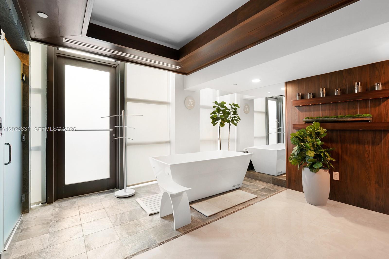 5875 Collins Ave #501, Miami Beach FL 33140