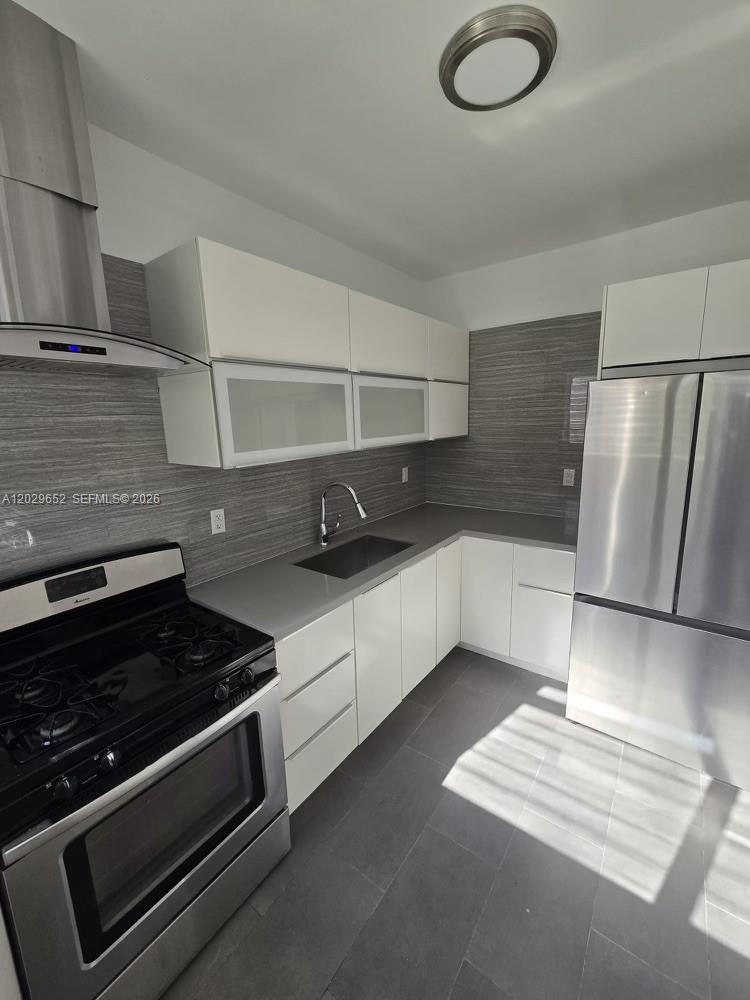 855 80th St #4, Miami Beach FL 33141