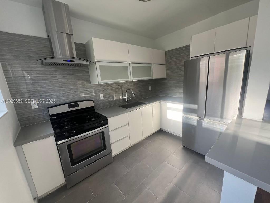 855 80th St #4, Miami Beach FL 33141