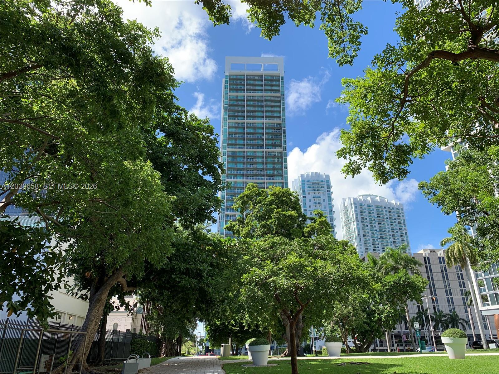 55 SE 6th St #4000, Miami FL 33131