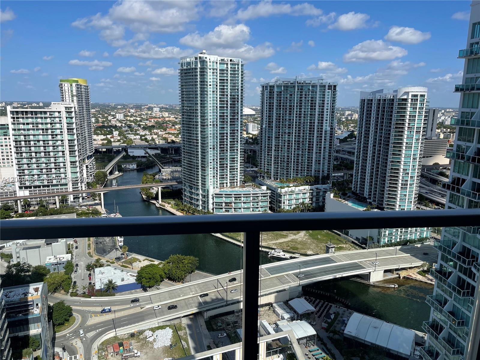 55 SE 6th St #4000, Miami FL 33131