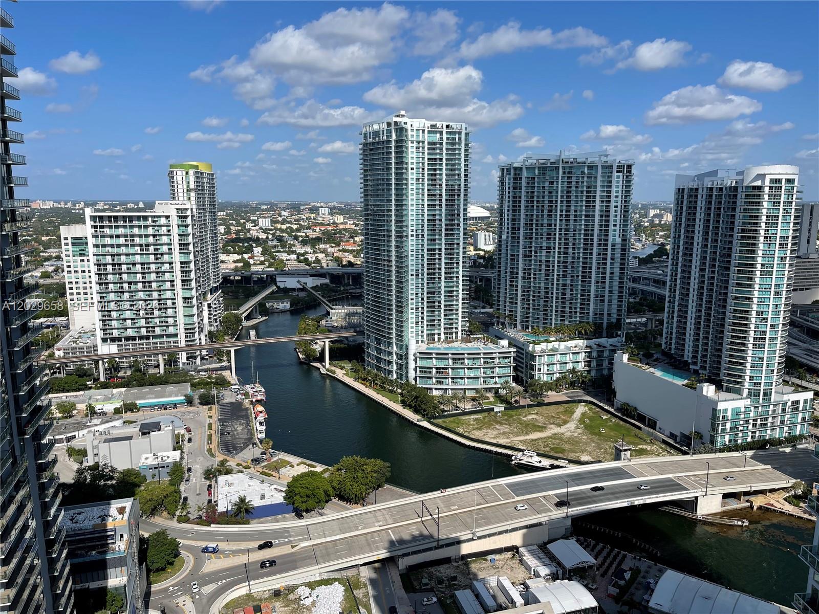 55 SE 6th St #4000, Miami FL 33131