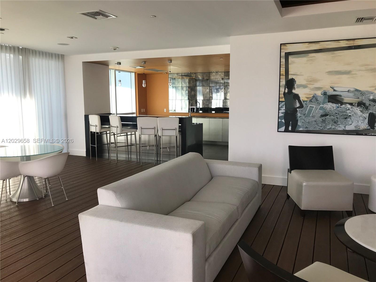 55 SE 6th St #4000, Miami FL 33131