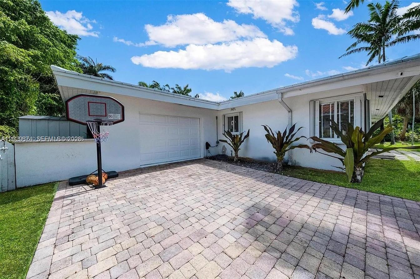 1255 NE 93rd St, Miami Shores FL 33138