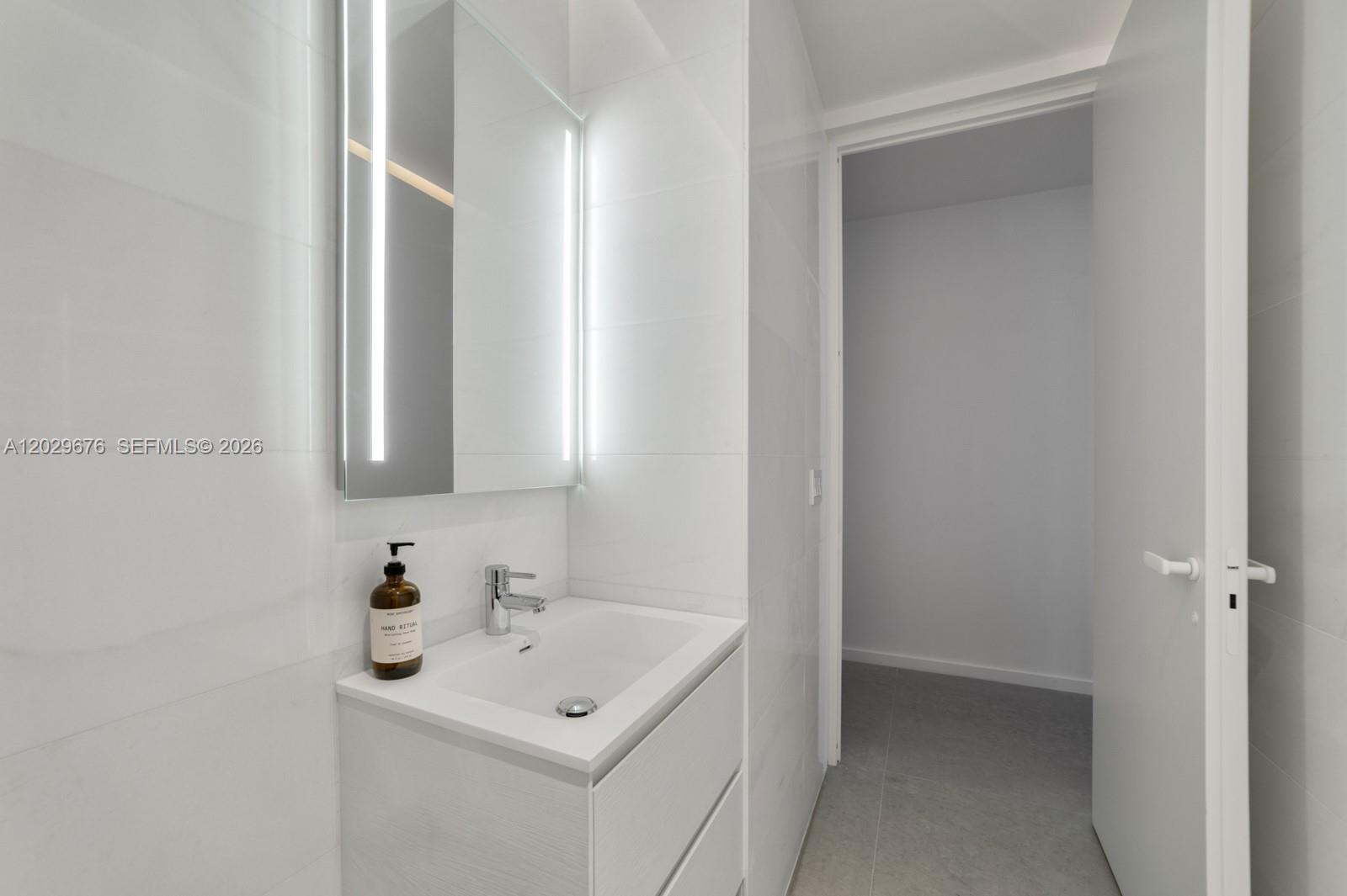 2000 S Ocean Dr #15B, Hallandale Beach FL 33009