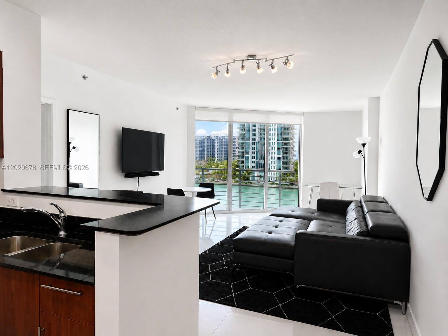 325 S Biscayne Blvd #717, Miami FL 33131